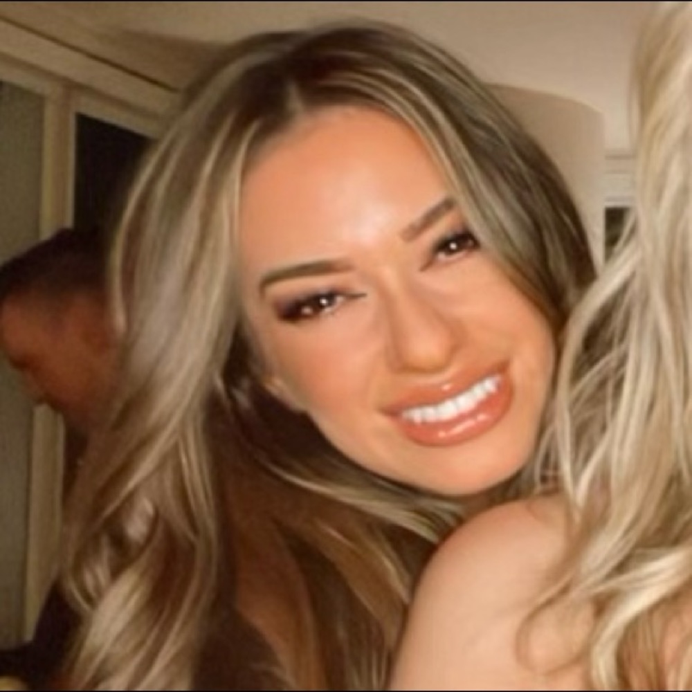 Meet your Posher, Lia